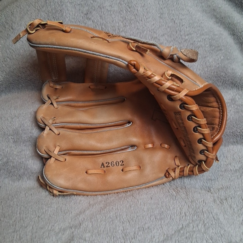 Wilson A2602 Fieldmaster Baseball Glove LHT Brown Fits‎ On RH Grip Tite Pocket